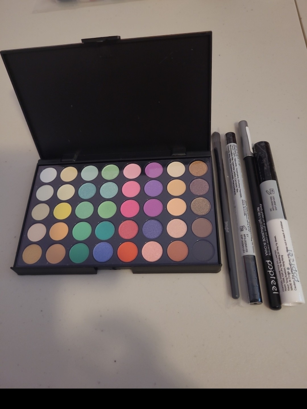 Multi-Color Eyeshadow Palette with Assorted Shades